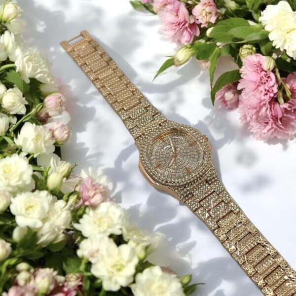 Elegant water-resistant women's square dial watch with copper chain strap